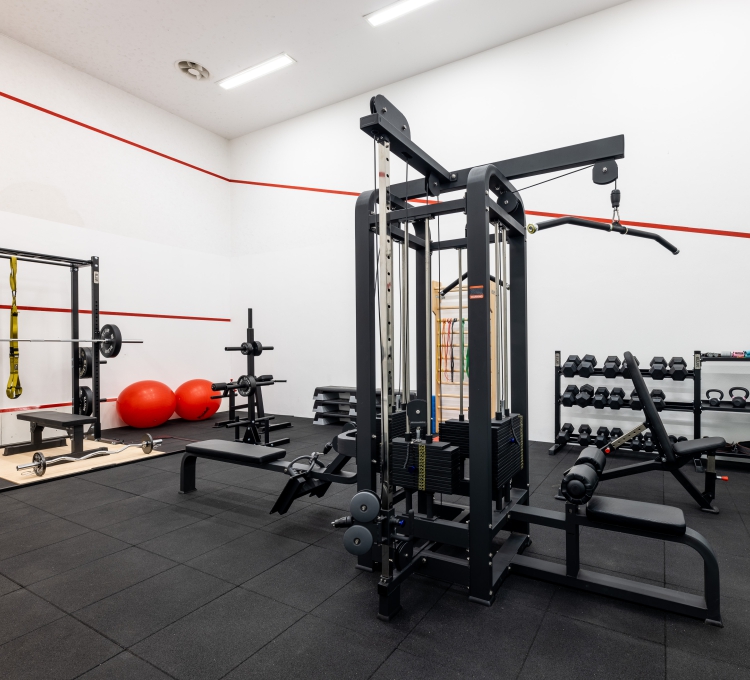 vse-pod-streho_Spik_750_maj25_fitnes