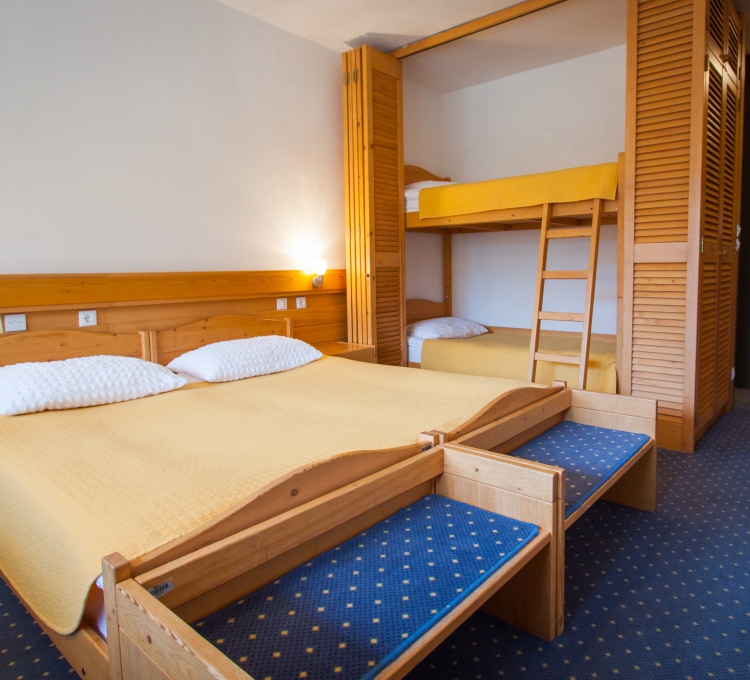 vse-pod-streho_Spik_750_maj25_hotel3