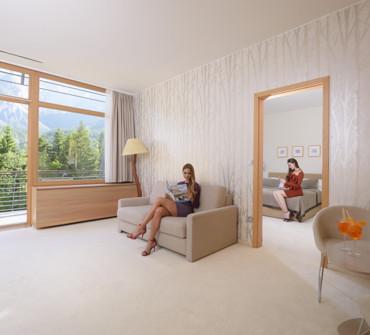 vse-pod-streho_Spik_750_maj25_hotel4