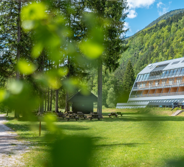 vse-pod-streho_Spik_750_maj25_piknik