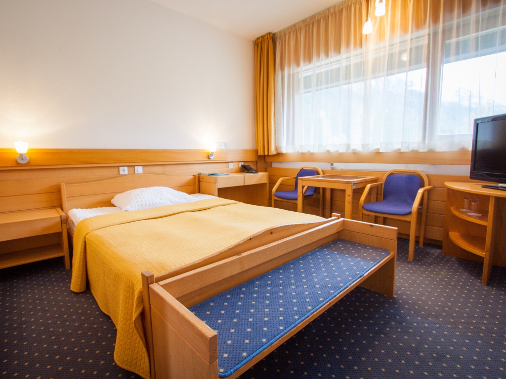 hotel-banner_Spik_1024_maj25_enka