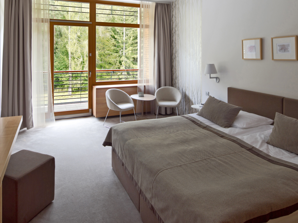 Spik_hotel_4_soba_dvoposteljna_gozd_1024