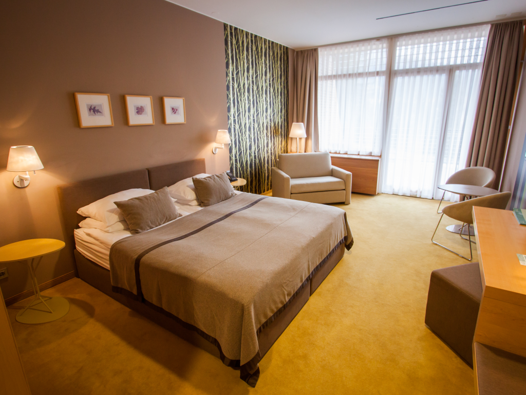 Spik_hotel_4_soba_dvoposteljna_s_kavcem_1024